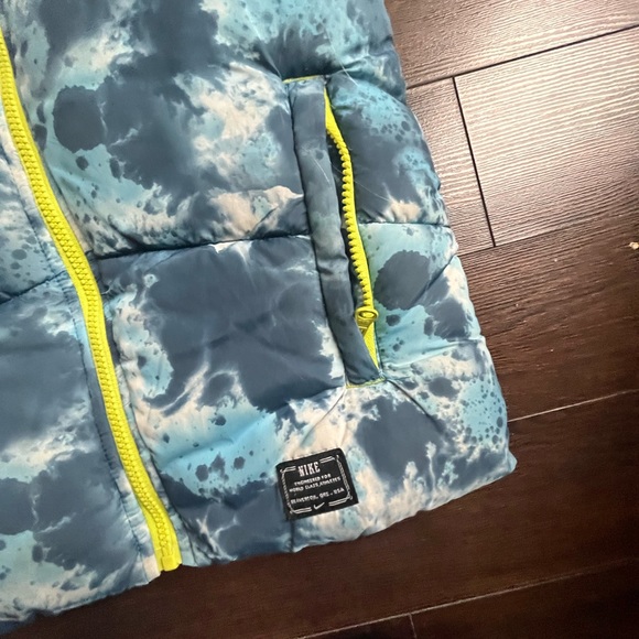 Boys Nike puffer jacket - Picture 10 of 12